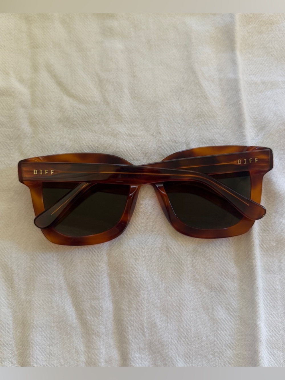 Diff Tortoise Square Sunglasses - Picture 4 of 7